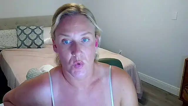 NolaHart's Webcam Show