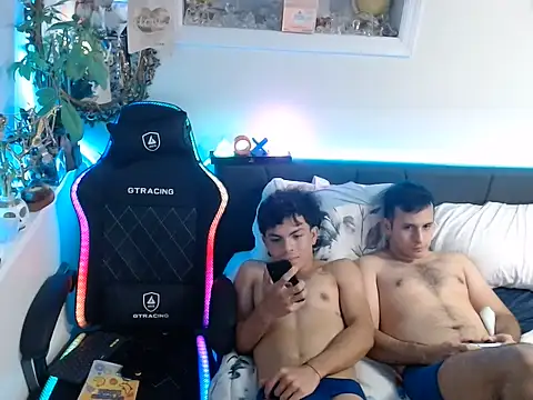 Show modela Kevinjchan1 na web-kameri