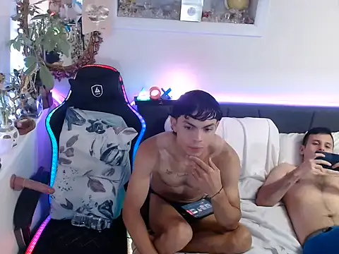 Kevinjchan1 Show in webcam
