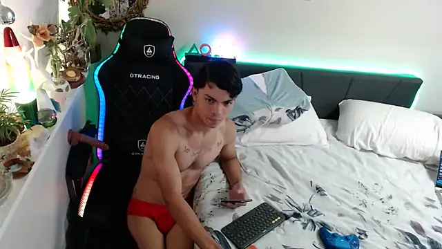 Kevinjchan1 Show in webcam