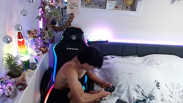 Kevinjchan1 Show in webcam