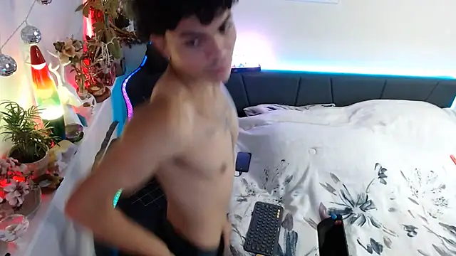 Kevinjchan1 Show in webcam