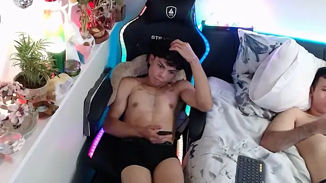 Show modela Kevinjchan1 na web-kameri