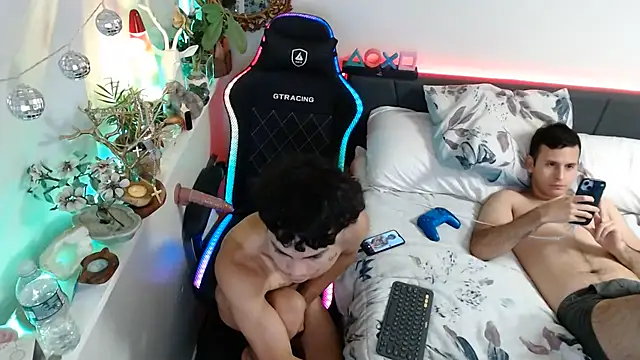 Kevinjchan1: διαδικτυακό σόου στην κάμερα