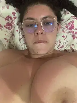 BIGtitisbrassilian: διαδικτυακό σόου στην κάμερα