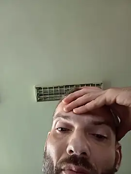 SlaveBoyForGirls32 Show Webcam