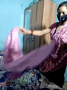 RoyalDesiCouple Show in webcam