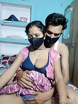 Show modela RoyalDesiCouple na web-kameri