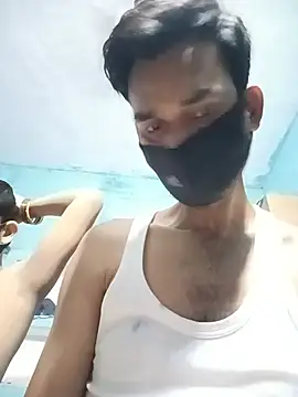 RoyalDesiCouple Show in webcam