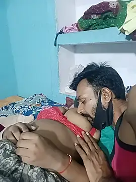 RoyalDesiCouple Show in webcam