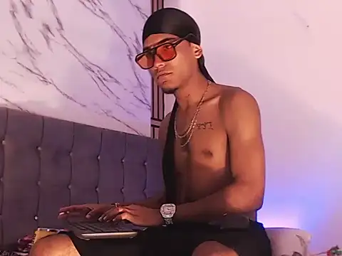 BlackDiamomd1559 webcam show
