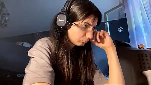 XXX chat uživo modela MindaHallmon