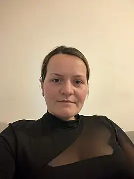 YoungGermanMila Adlı Modelin Canlı XXX Sohbeti