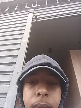 הופעת וובקאם של Olliveira__