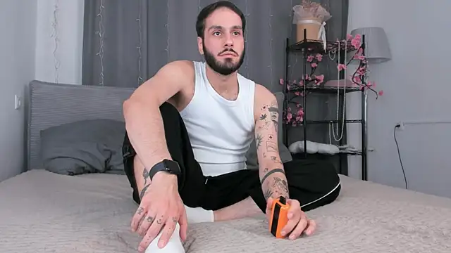Rascal_Bloom: διαδικτυακό σόου στην κάμερα