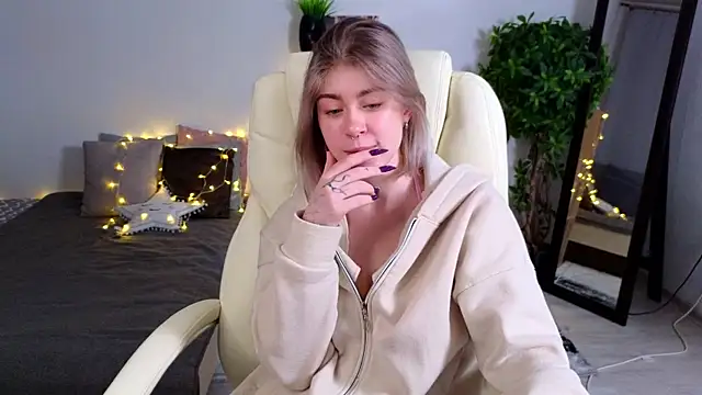 Lilycollins_'s Webcam Show