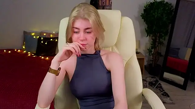 Онлайн чат XXX Lilycollins_