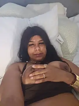 Naughtymodesty24: διαδικτυακό σόου στην κάμερα