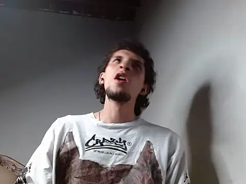 baby_hot2104 webkamerás műsora