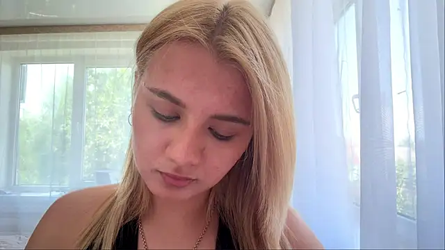 Lambo_Girl11: διαδικτυακό σόου στην κάμερα