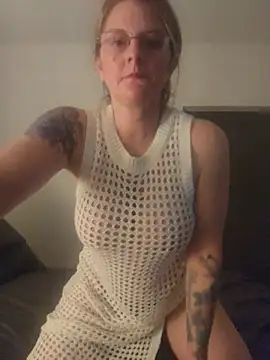 Femininefirexo1's Webcam Show