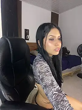 Nahiaraa__ Show in webcam