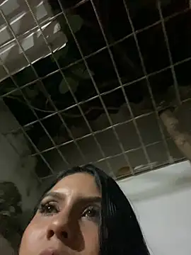 Nahiaraa__ Show in webcam