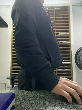 michael_close26 Show in webcam