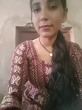 divya_140 Show in webcam