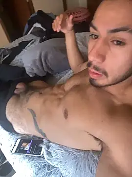 Taylor_DiamondBoy: διαδικτυακό σόου στην κάμερα