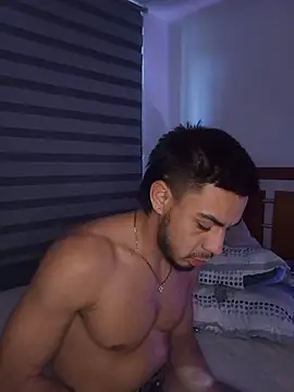 Taylor_DiamondBoy: διαδικτυακό σόου στην κάμερα