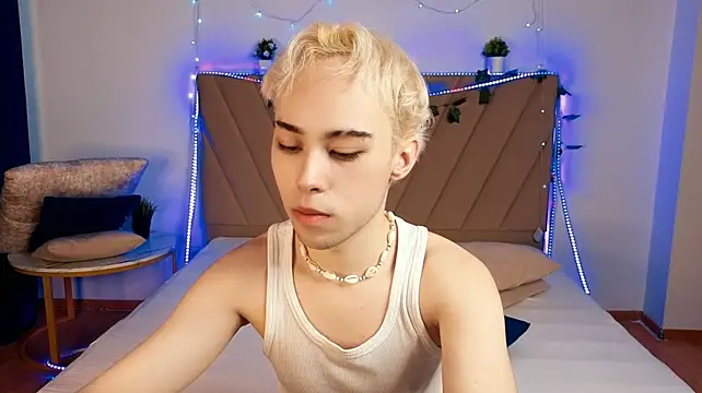 Show modela Yan_Cat na web-kameri