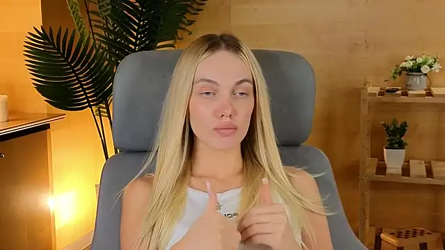 MarietteSolina Show in webcam