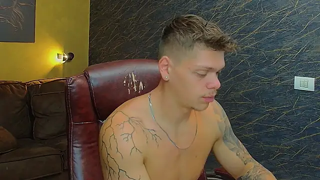 NicoTroy webcam show
