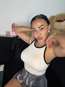 MaiaGold69 Chat XXX in diretta