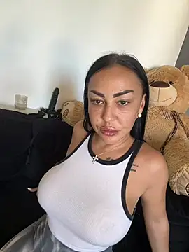 Chat +18 de MaiaGold69 ao vivo