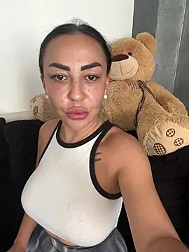 MaiaGold69 Webcamshow