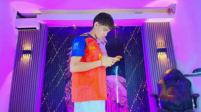 Show modela The_Boy_King_ na web-kameri