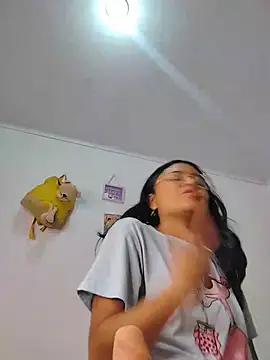 vanemoon12 Adlı Modelin Canlı XXX Sohbeti
