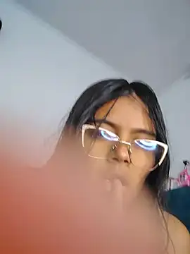 vanemoon12 Adlı Modelin Canlı XXX Sohbeti