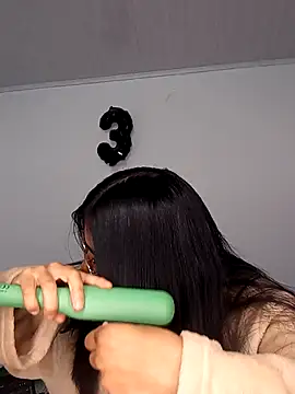vanemoon12 Adlı Modelin Canlı XXX Sohbeti