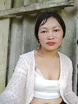 Buong-binh Adlı Modelin Canlı XXX Sohbeti