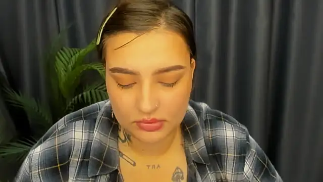 NikkiSummer Chat XXX in diretta