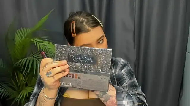 Chat +18 de NikkiSummer ao vivo