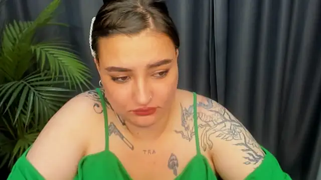 NikkiSummer Chat XXX in diretta