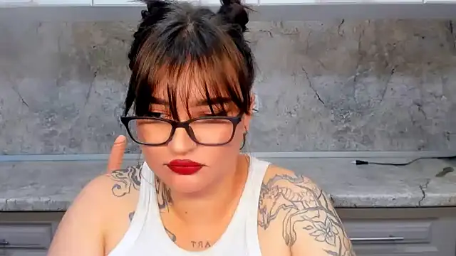 NikkiSummer live XXX chat