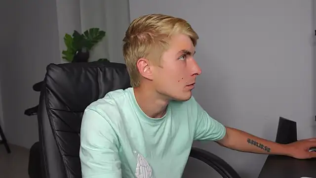 Logan_Falk's Webcam Show