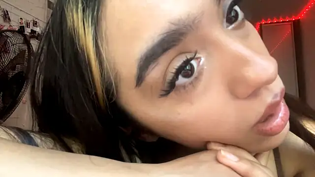 SoIiWetty live XXX chat