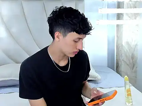 Show modela Thom_amees na web-kameri