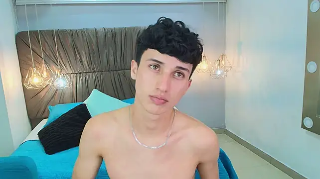 Thom_amees webcam show